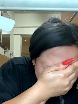 Snapshot of xocrybaby chatting on 10/22/25, 03:23 xocrybaby online show from 10/22/25, 03:23