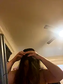 Snapshot of xocrybaby chatting on 11/24/25, 05:01 xocrybaby online show from 11/24/25, 05:01