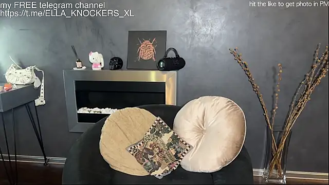 Snapshot of ella_knockers_xl chatting on 10/26/25, 12:55 ella knockers xl online show from 10/26/25, 12:55