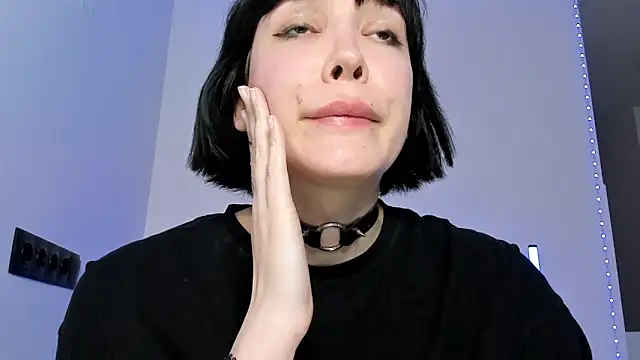 Snapshot of dollmore chatting on 01/04/25, 10:45 dollmore online show from 01/04/25, 10:45