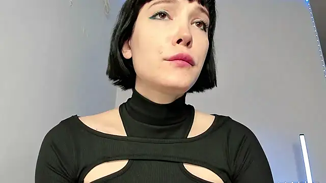 Snapshot of dollmore chatting on 01/05/25, 06:24 dollmore online show from 01/05/25, 06:24