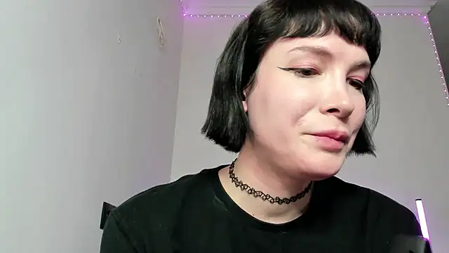 Snapshot of dollmore chatting on 01/07/25, 07:38 dollmore online show from 01/07/25, 07:38