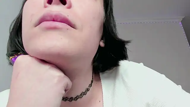 Snapshot of dollmore chatting on 01/12/25, 09:19 dollmore online show from 01/12/25, 09:19