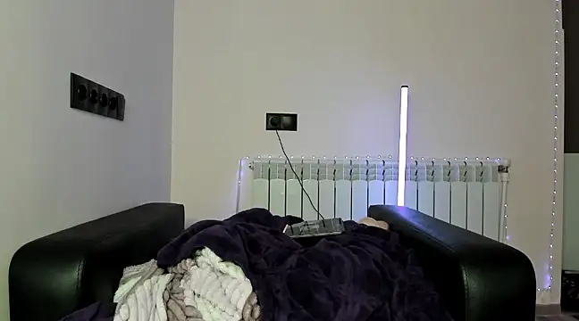 Snapshot of dollmore chatting on 01/13/25, 07:53 dollmore online show from 01/13/25, 07:53