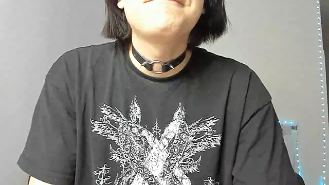 Snapshot of dollmore chatting on 02/03/25, 12:47 dollmore online show from 02/03/25, 12:47