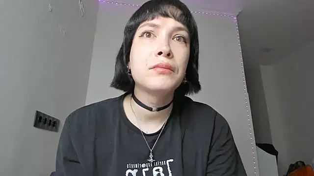 Snapshot of dollmore chatting on 02/10/25, 03:24 dollmore online show from 02/10/25, 03:24