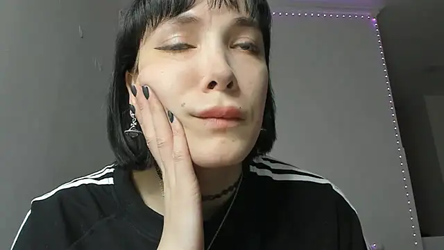 Snapshot of dollmore chatting on 02/15/25, 07:17 dollmore online show from 02/15/25, 07:17