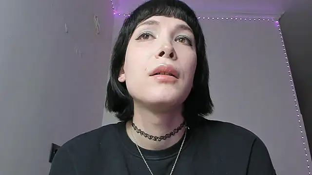 Snapshot of dollmore chatting on 02/21/25, 05:20 dollmore online show from 02/21/25, 05:20