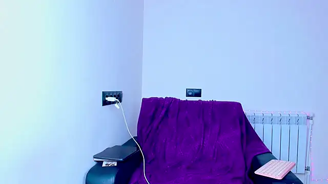 Snapshot of dollmore chatting on 09/27/25, 06:07 dollmore online show from 09/27/25, 06:07