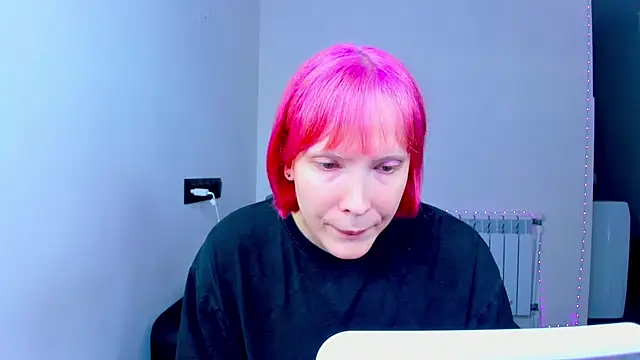 Snapshot of dollmore chatting on 10/08/25, 08:12 dollmore online show from 10/08/25, 08:12