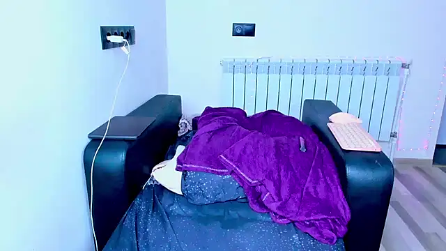 Snapshot of dollmore chatting on 10/11/25, 06:39 dollmore online show from 10/11/25, 06:39