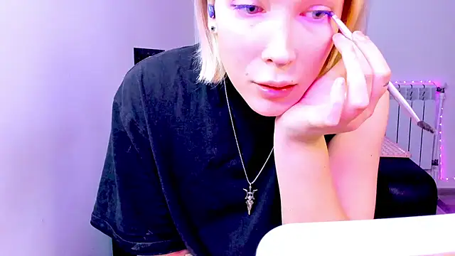 Snapshot of dollmore chatting on 11/29/25, 02:58 dollmore online show from 11/29/25, 02:58