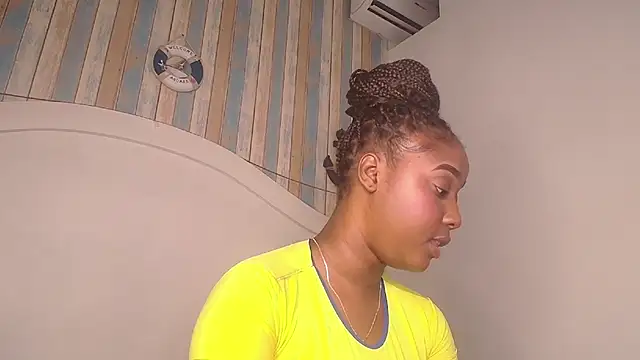 Snapshot of MichaelaCox chatting on 06/27/26, 01:17 MichaelaCox online show from 06/27/26, 01:17