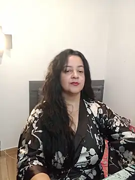 lucia vonne  online show from 06/15/26, 12:02