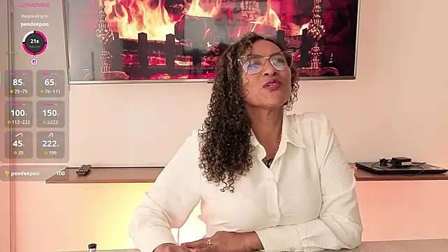 Snapshot of _Victoria_Hills chatting on 10/11/25, 01:09 Victoria Hills online show from 10/11/25, 01:09