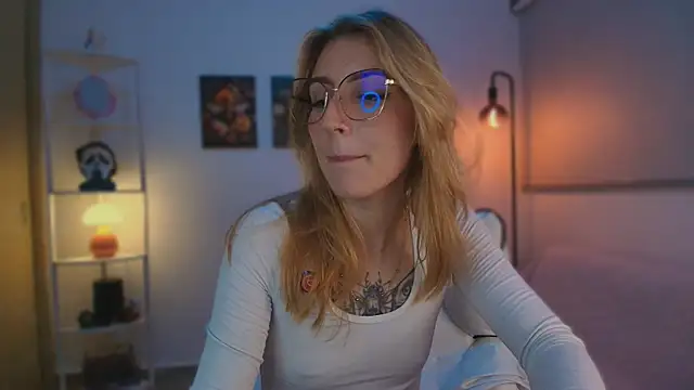 Dakotaa  online show from 10/26/25, 04:51