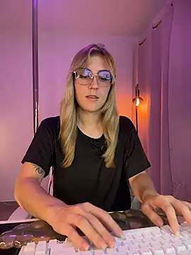 Dakotaa  online show from 03/25/26, 01:11