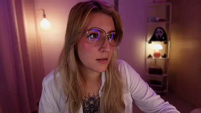 Dakotaa  online show from 04/24/26, 01:30