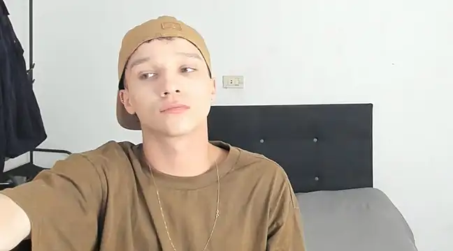 angelcortes online show from 12/23/24, 10:01