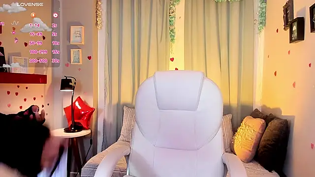 Snapshot of CoralineRicce_ chatting on 03/15/25, 05:41 CoralineRicce online show from 03/15/25, 05:41