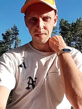 Snapshot of Yrikos1 chatting on 09/22/25, 02:08 Yrikos1 online show from 09/22/25, 02:08