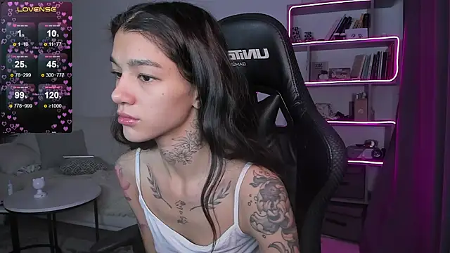 Snapshot of vinkitinkii chatting on 12/23/24, 06:22 vinkitinkii online show from 12/23/24, 06:22