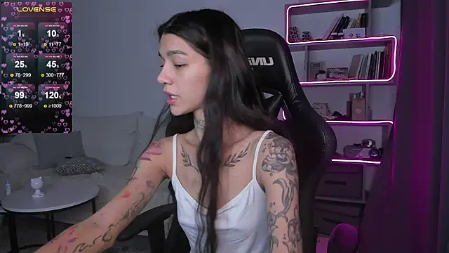 Snapshot of vinkitinkii chatting on 12/23/24, 09:27 vinkitinkii online show from 12/23/24, 09:27