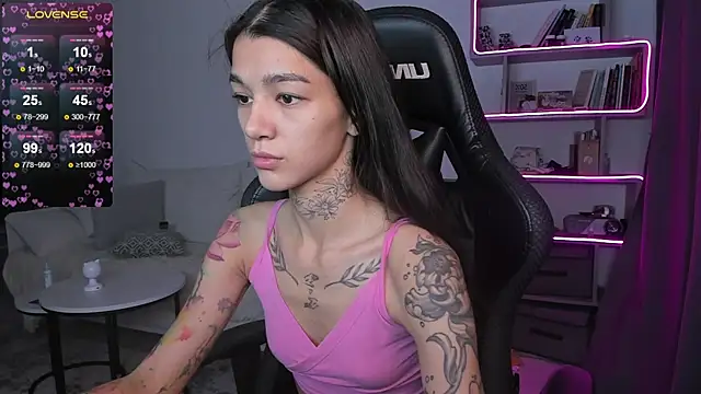 Snapshot of vinkitinkii chatting on 12/24/24, 06:33 vinkitinkii online show from 12/24/24, 06:33