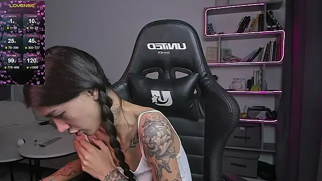 Snapshot of vinkitinkii chatting on 01/13/25, 09:52 vinkitinkii online show from 01/13/25, 09:52