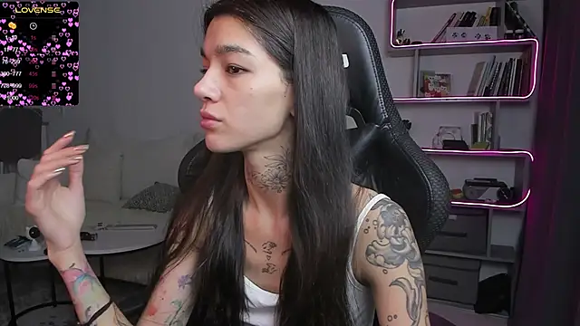 Snapshot of vinkitinkii chatting on 01/19/25, 06:53 vinkitinkii online show from 01/19/25, 06:53