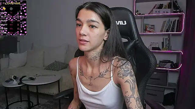 Snapshot of vinkitinkii chatting on 01/19/25, 09:55 vinkitinkii online show from 01/19/25, 09:55