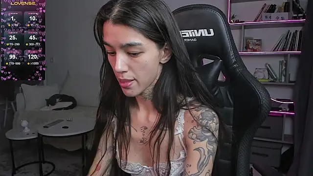 Snapshot of vinkitinkii chatting on 02/02/25, 10:13 vinkitinkii online show from 02/02/25, 10:13