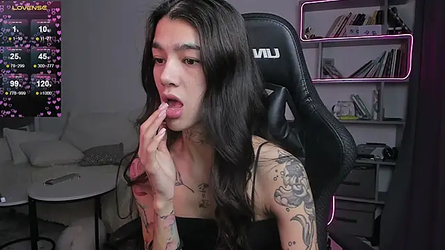 Snapshot of vinkitinkii chatting on 02/09/25, 07:05 vinkitinkii online show from 02/09/25, 07:05