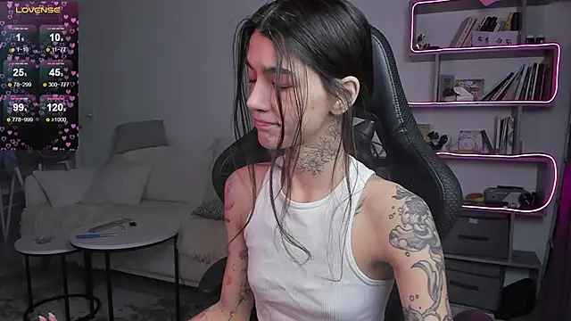 Snapshot of vinkitinkii chatting on 02/18/25, 06:37 vinkitinkii online show from 02/18/25, 06:37