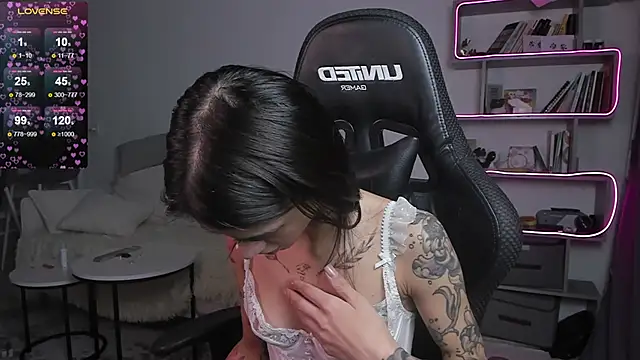 Snapshot of vinkitinkii chatting on 02/21/25, 06:51 vinkitinkii online show from 02/21/25, 06:51