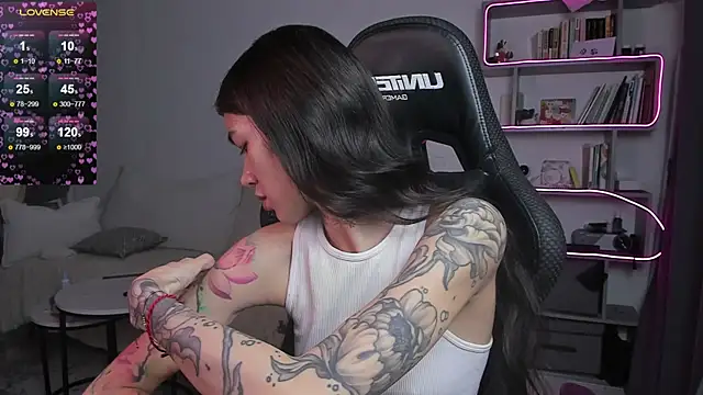 Snapshot of vinkitinkii chatting on 02/27/25, 06:40 vinkitinkii online show from 02/27/25, 06:40