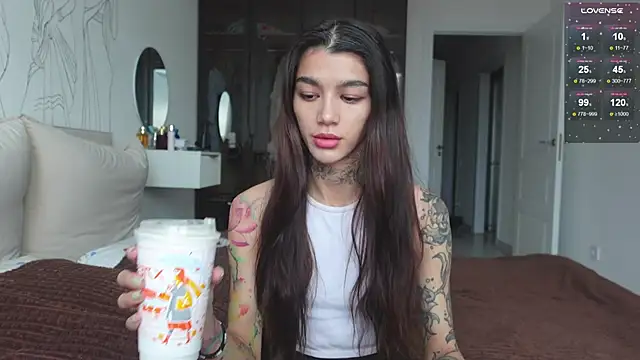 Snapshot of vinkitinkii chatting on 10/13/25, 06:57 vinkitinkii online show from 10/13/25, 06:57