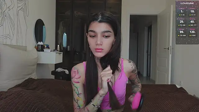 Snapshot of vinkitinkii chatting on 10/25/25, 06:54 vinkitinkii online show from 10/25/25, 06:54