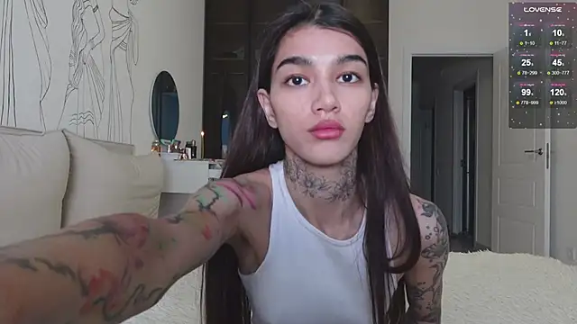 Snapshot of vinkitinkii chatting on 11/08/25, 06:13 vinkitinkii online show from 11/08/25, 06:13