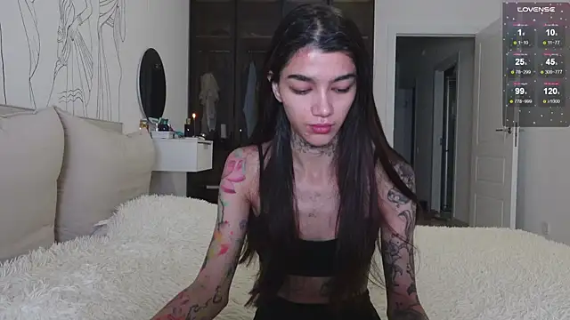 Snapshot of vinkitinkii chatting on 11/13/25, 03:49 vinkitinkii online show from 11/13/25, 03:49