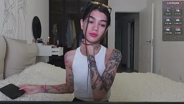 Snapshot of vinkitinkii chatting on 11/15/25, 04:43 vinkitinkii online show from 11/15/25, 04:43