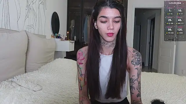 Snapshot of vinkitinkii chatting on 11/16/25, 05:35 vinkitinkii online show from 11/16/25, 05:35