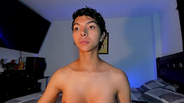 Snapshot of xhenisa_ chatting on 12/15/24, 12:29 xhenisa online show from 12/15/24, 12:29