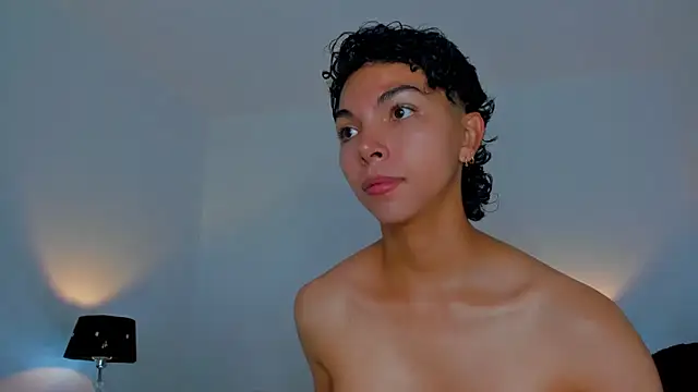 Snapshot of xhenisa_ chatting on 11/11/25, 06:30 xhenisa online show from 11/11/25, 06:30