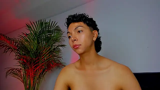 Snapshot of xhenisa_ chatting on 11/20/25, 08:52 xhenisa online show from 11/20/25, 08:52