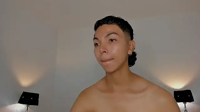 Snapshot of xhenisa_ chatting on 01/11/26, 04:56 xhenisa online show from 01/11/26, 04:56