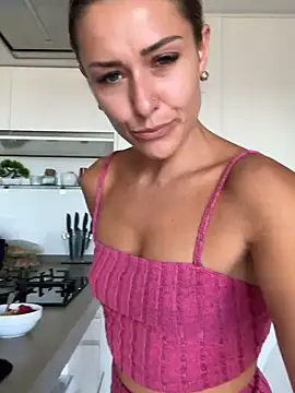 petrouchkaaa  online show from 09/10/25, 08:25