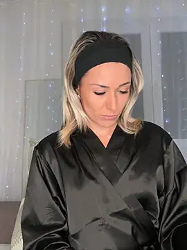 petrouchkaaa  online show from 10/01/25, 08:15