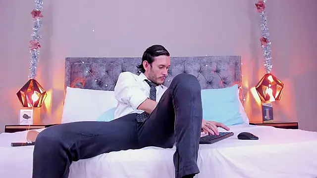 Snapshot of jeanpiere_ chatting on 12/19/24, 04:02 jeanpiere online show from 12/19/24, 04:02