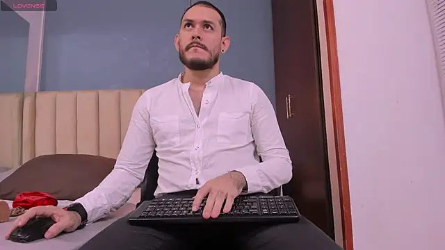 Snapshot of jeanpiere_ chatting on 11/06/25, 03:29 jeanpiere online show from 11/06/25, 03:29